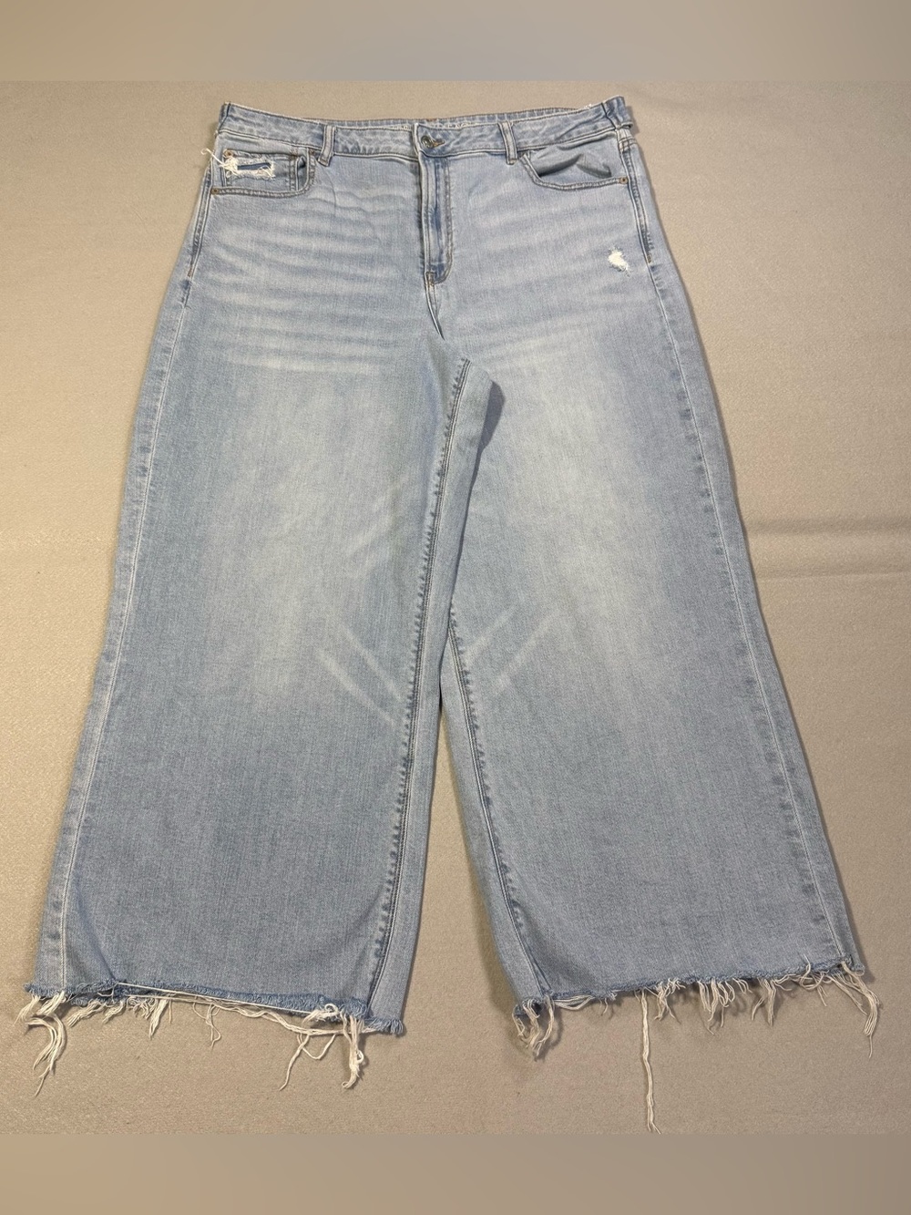 American Eagle Super High Rise Baggy Wide Leg Jeans Women’s 16 Short Light Wash